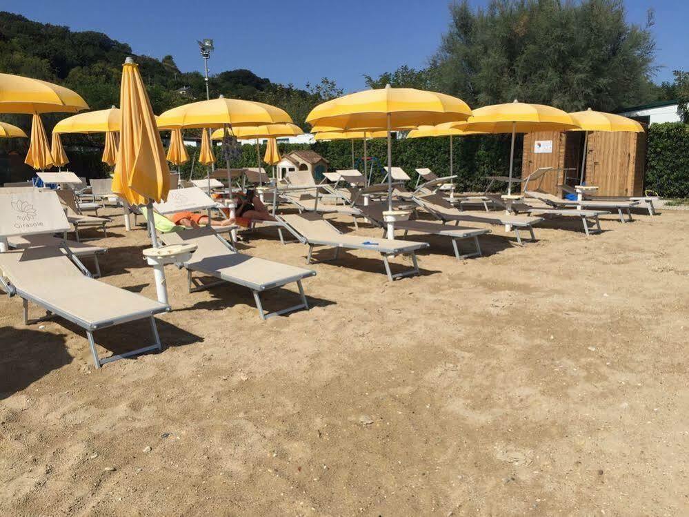 Girasole Eco Family Village Fermo Exteriör bild
